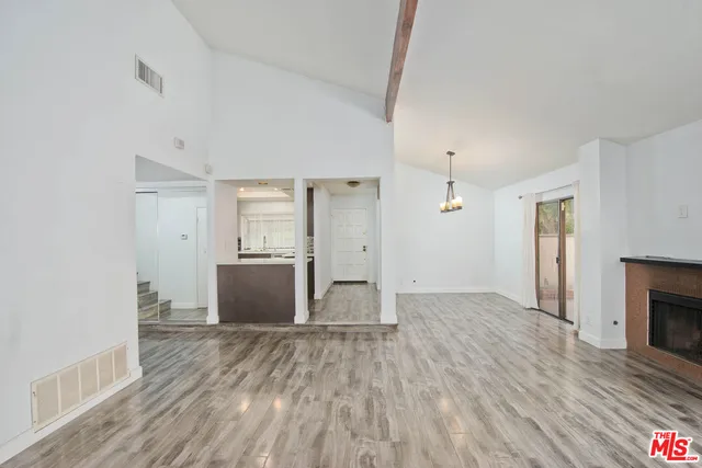 $599,000 | 5800 Owensmouth Avenue, Unit 25, Woodland Hills, CA 91367