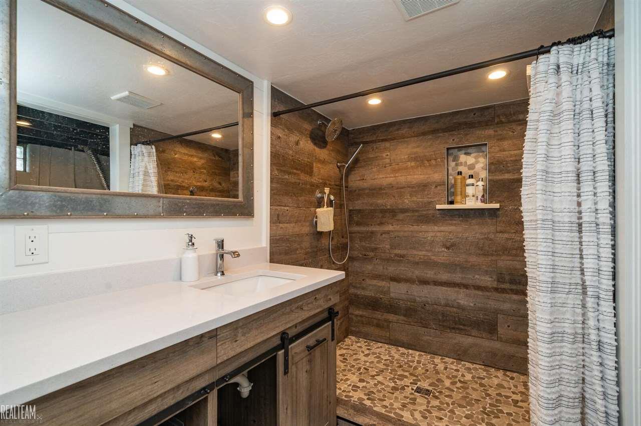 49333 Romeo Plank Road Macomb, MI 48044 - Photo 25 of 30 50078507-24.JPG