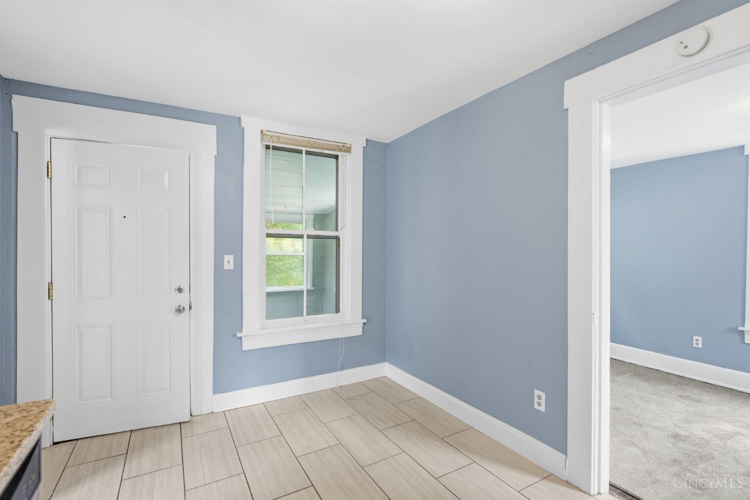 3262 Linwood Avenue Cincinnati, OH 45208 - Photo 30 of 53