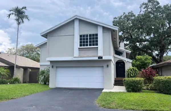 $950,000 | 4104 North 49th Avenue, Hollywood, FL 33021