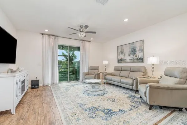 $425,000 | 2392 Sirena Lane, Mount Dora, FL 32757
