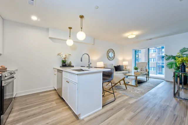 $324,900 | 9396 Landings Lane, Unit 202, Des Plaines, IL 60016