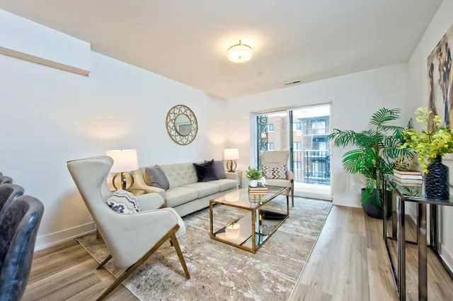 $324,900 | 9396 Landings Lane, Unit 202, Des Plaines, IL 60016