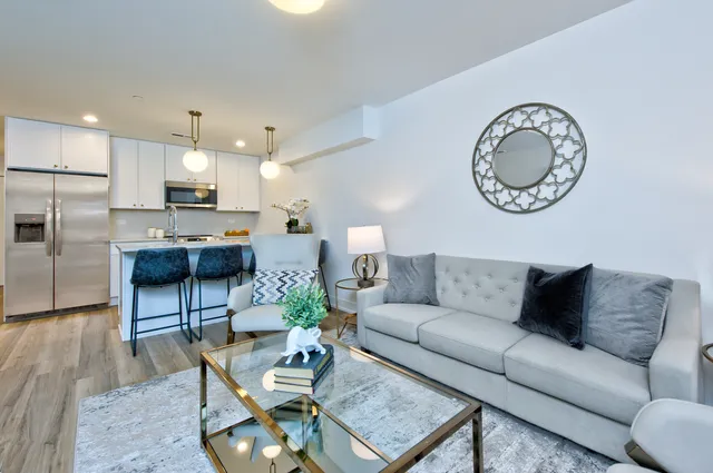 $324,900 | 9396 Landings Lane, Unit 202, Des Plaines, IL 60016