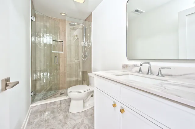 $324,900 | 9396 Landings Lane, Unit 202, Des Plaines, IL 60016