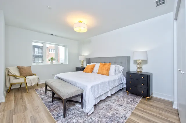 $324,900 | 9396 Landings Lane, Unit 202, Des Plaines, IL 60016