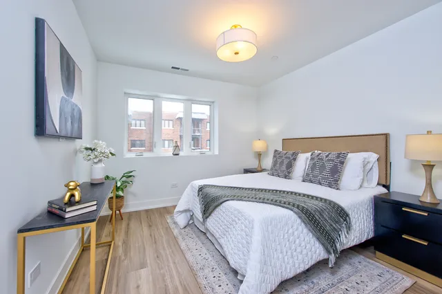 $324,900 | 9396 Landings Lane, Unit 202, Des Plaines, IL 60016