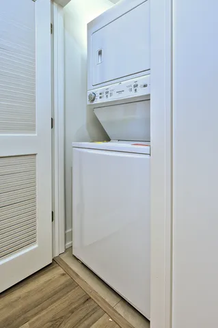 $324,900 | 9396 Landings Lane, Unit 202, Des Plaines, IL 60016