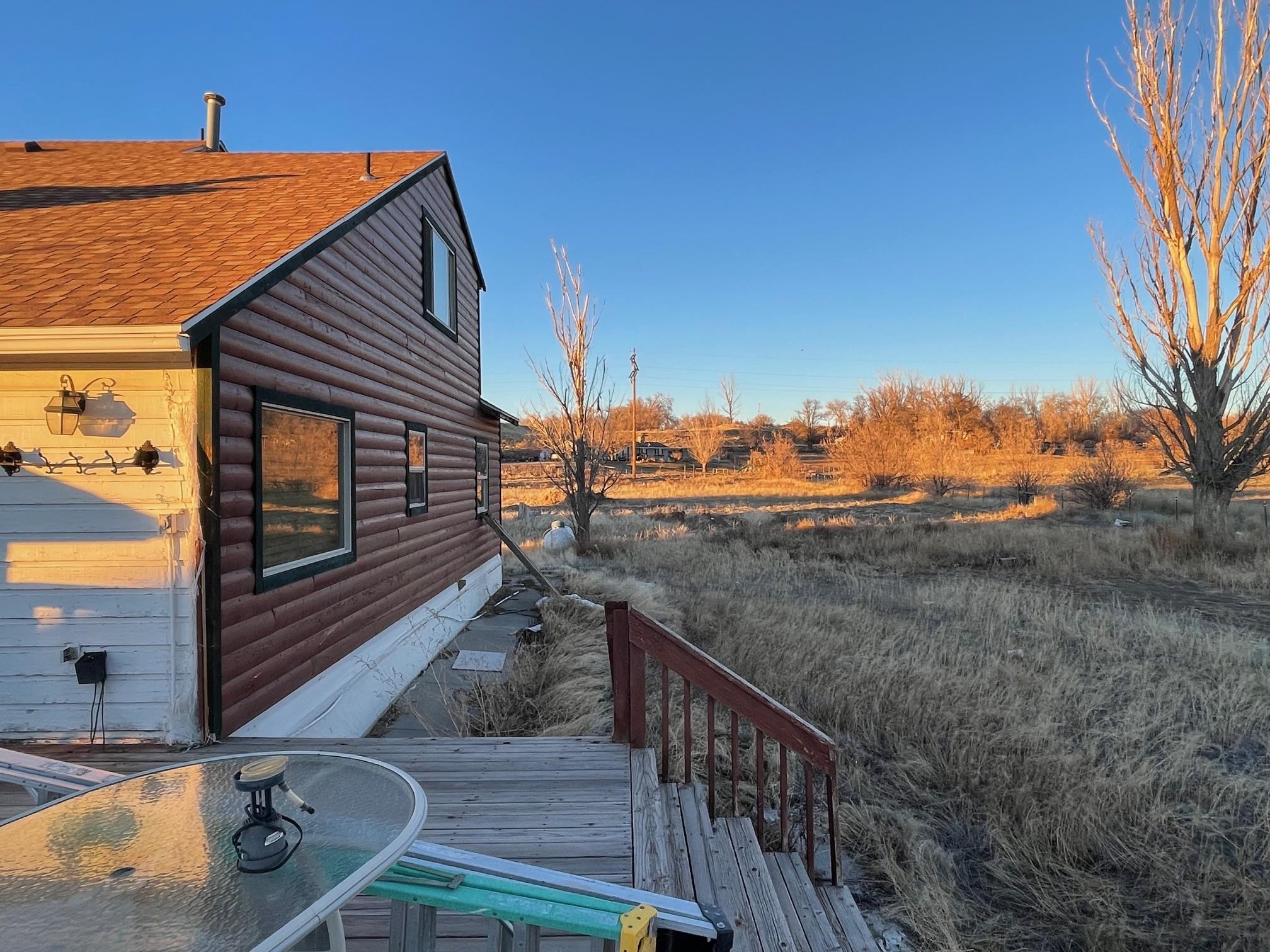 1268-17 17 1/2 Road Fruita, CO 81521 - Photo 15 of 40 a view of a balcony with wooden floor and fence
