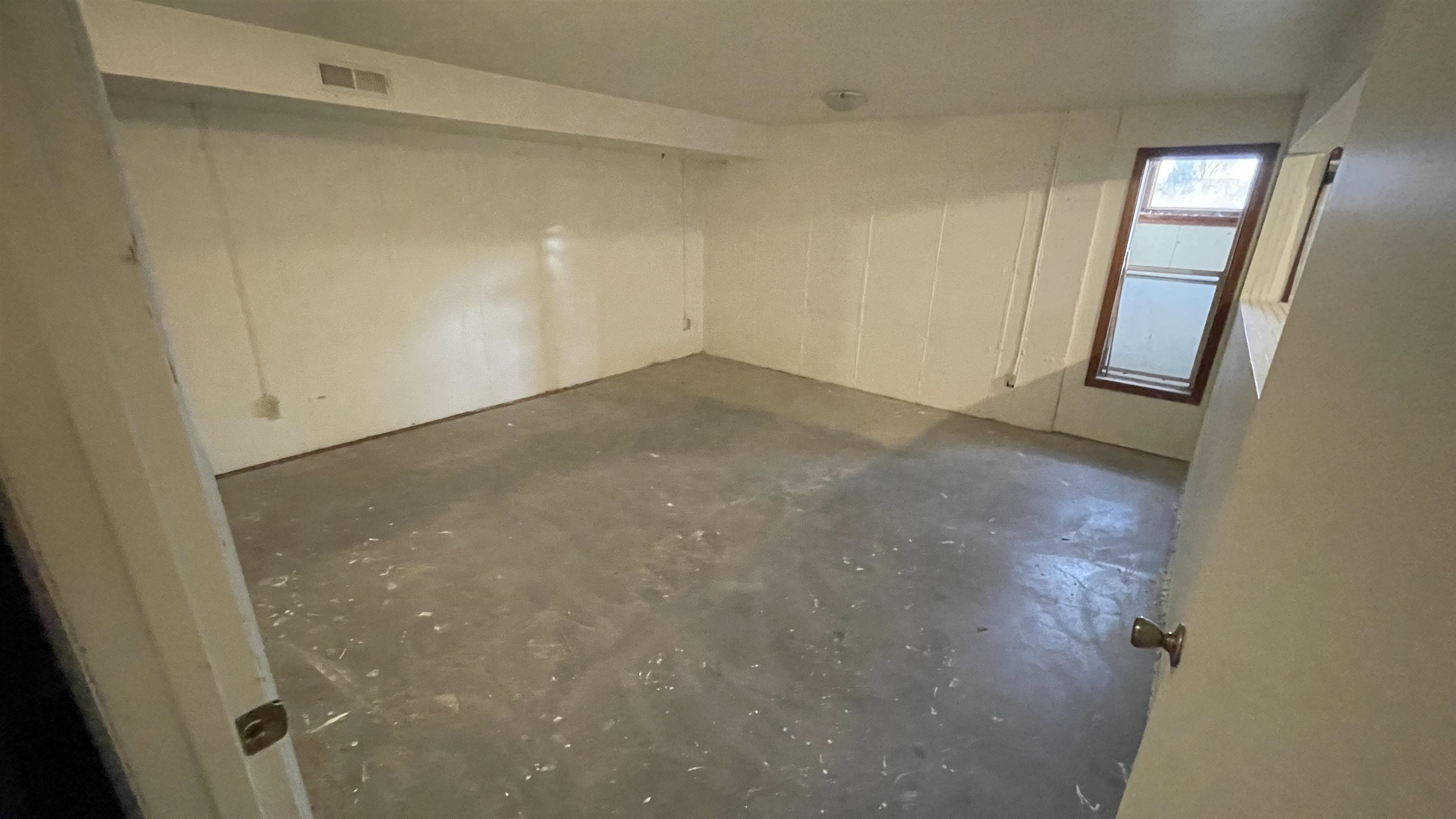 1268-17 17 1/2 Road Fruita, CO 81521 - Photo 35 of 40 an empty room with windows and entrance