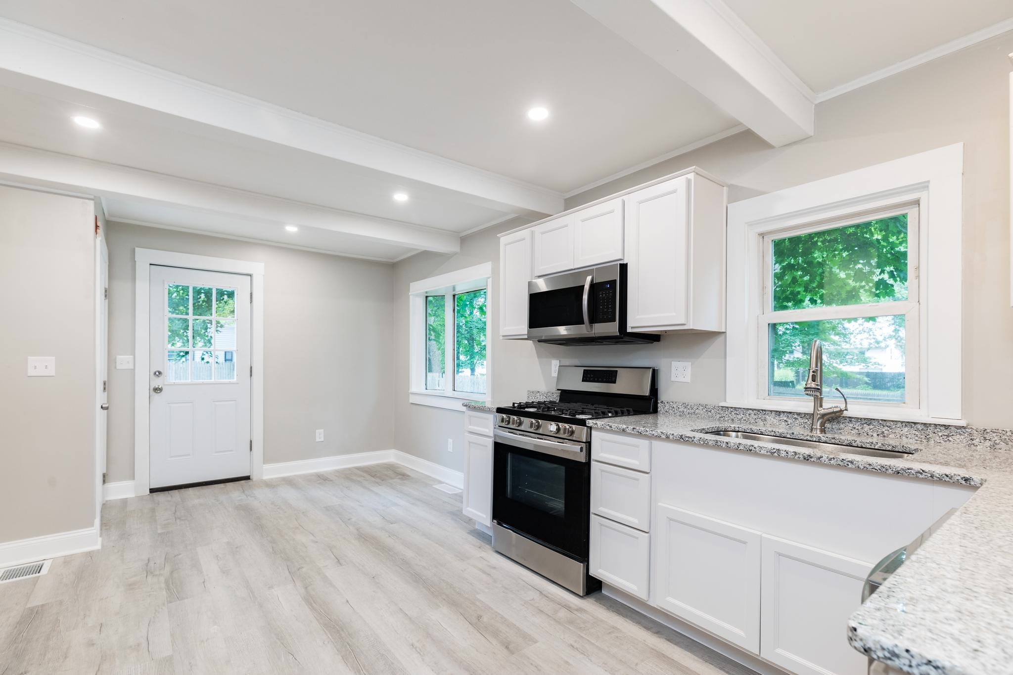70 Franklin Street Rochester, NH 03867 - Photo 3 of 27
