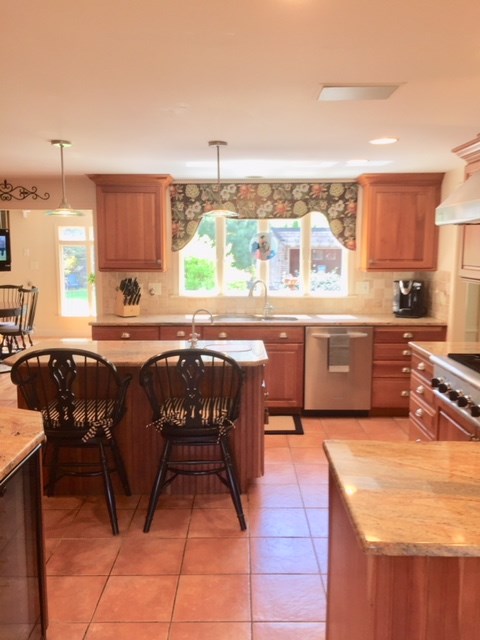 1 Manor Road Barrington, RI 02806 - Photo 3 of 37