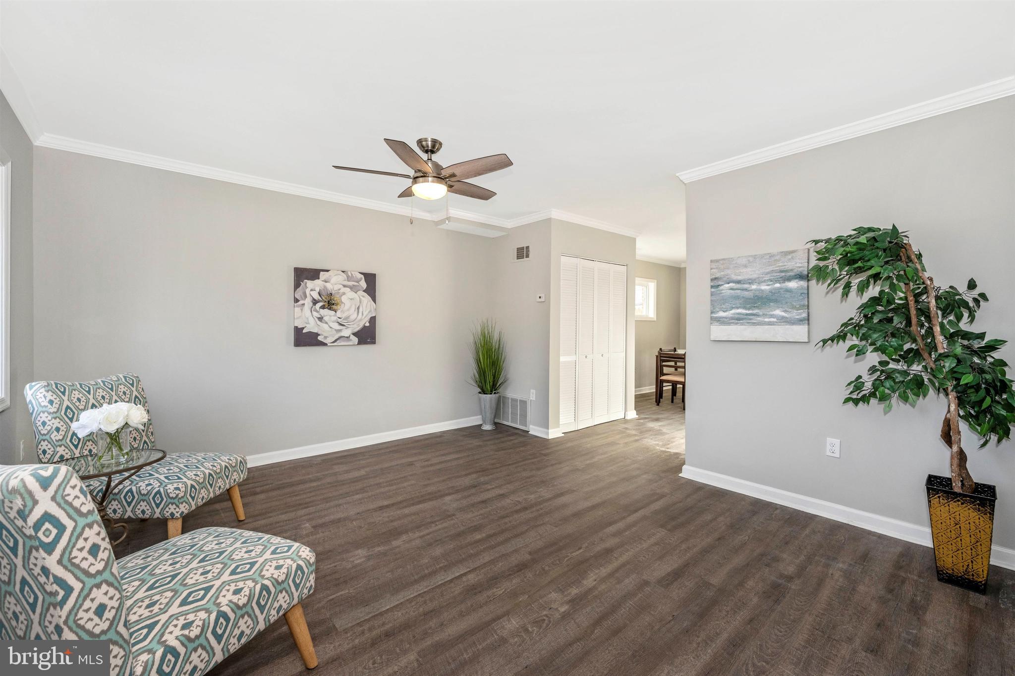 830 Lannerton Road Baltimore, MD 21220 - Photo 4 of 39 Living Room