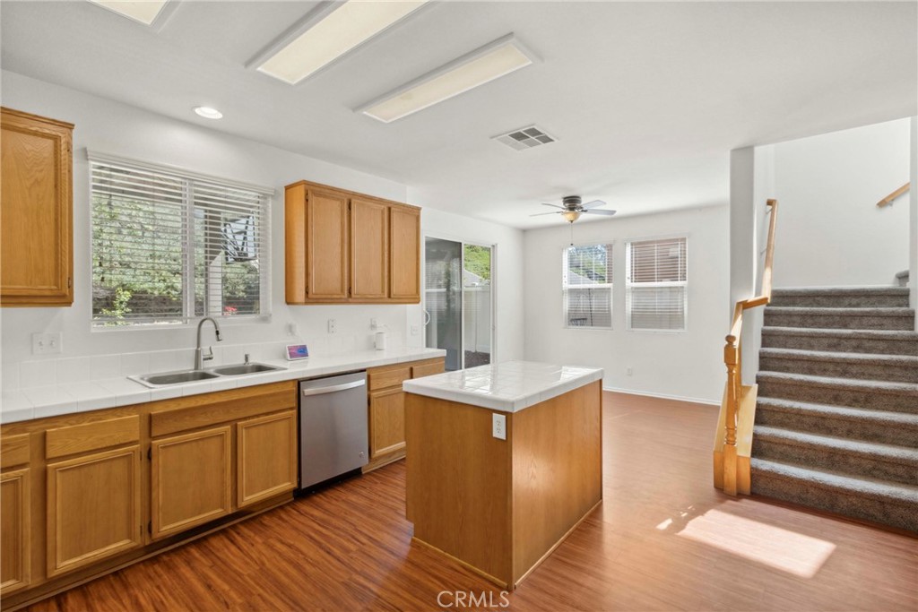 33184 Puffin Street Temecula, CA 92592 - Photo 11 of 54 Kitchen