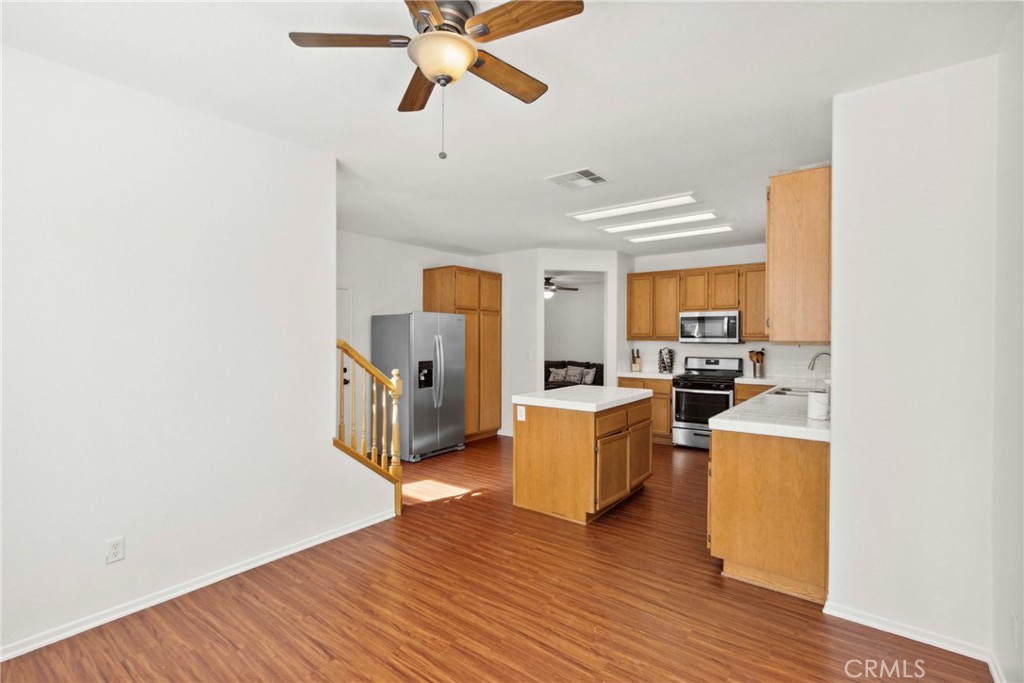 33184 Puffin Street Temecula, CA 92592 - Photo 16 of 54 Kitchen