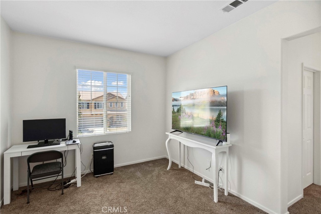 33184 Puffin Street Temecula, CA 92592 - Photo 23 of 54 Primary Suite