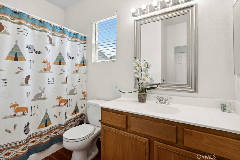33184 Puffin Street Temecula, CA 92592 - Photo 34 of 54 Upstairs Bathroom