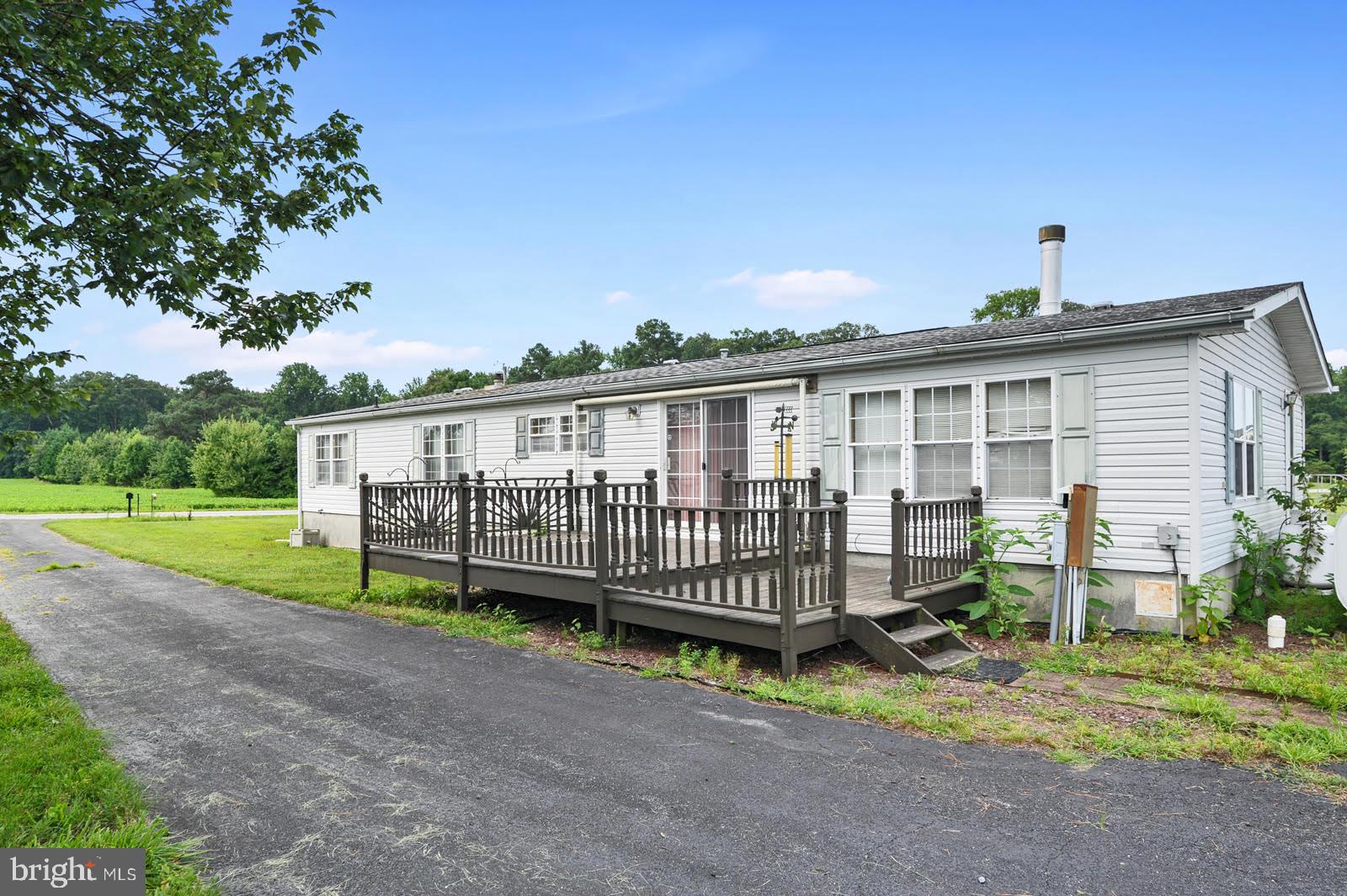 1067 Spectrum Farms Road Felton, DE 19943 - Photo 4 of 27 Large Deck