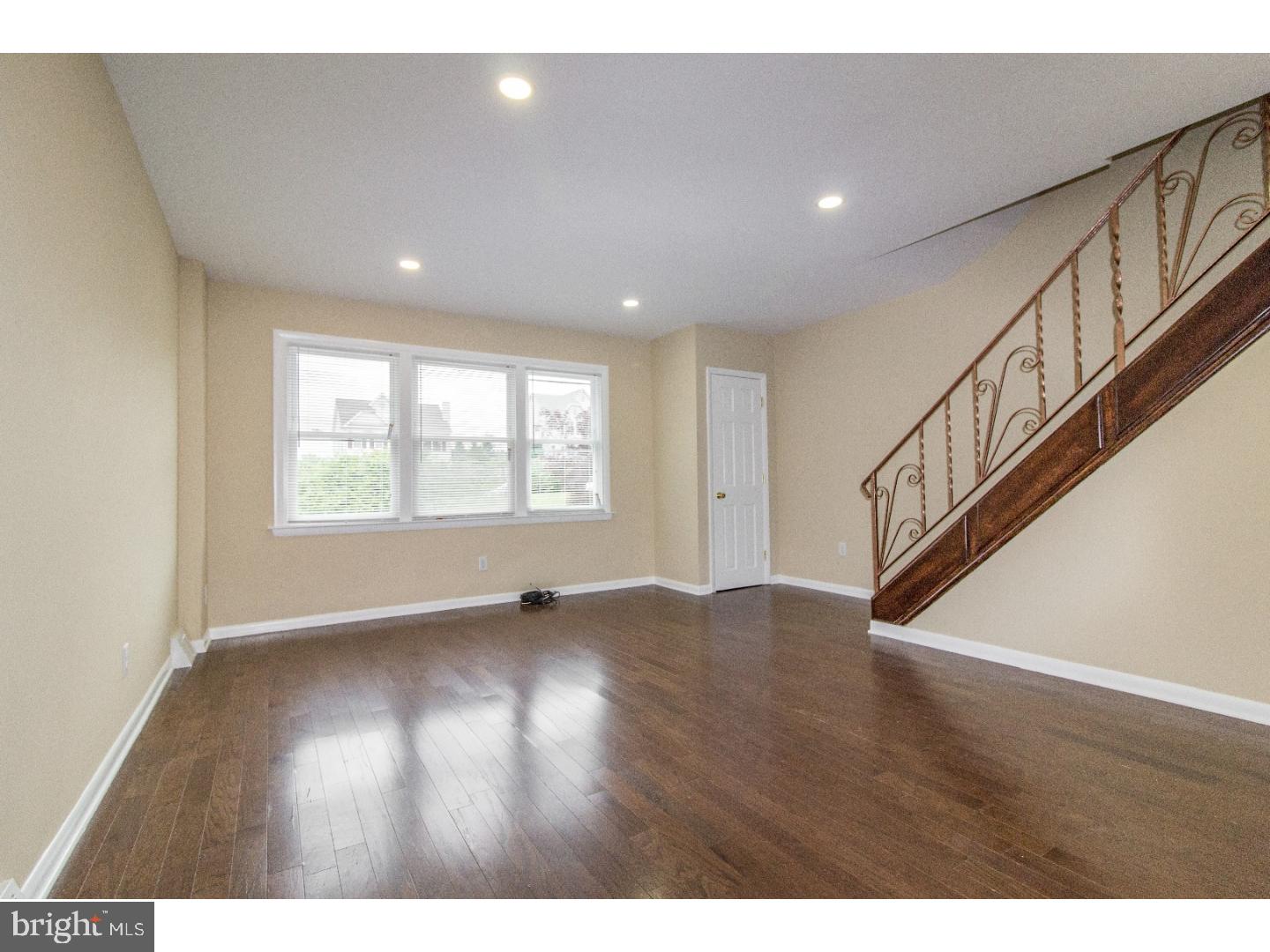 9948 Medway Road Philadelphia, PA 19115 - Photo 8 of 21 Living Room