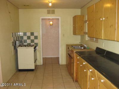 4613 East Almeria Road Phoenix, AZ 85008 - Photo 4 of 21 Kitchen