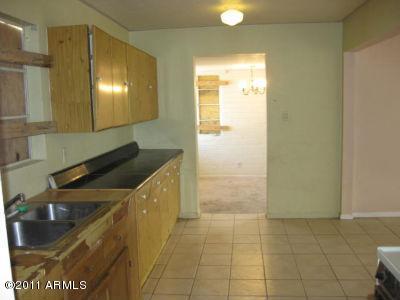 4613 East Almeria Road Phoenix, AZ 85008 - Photo 5 of 21 Kitchen / Dining