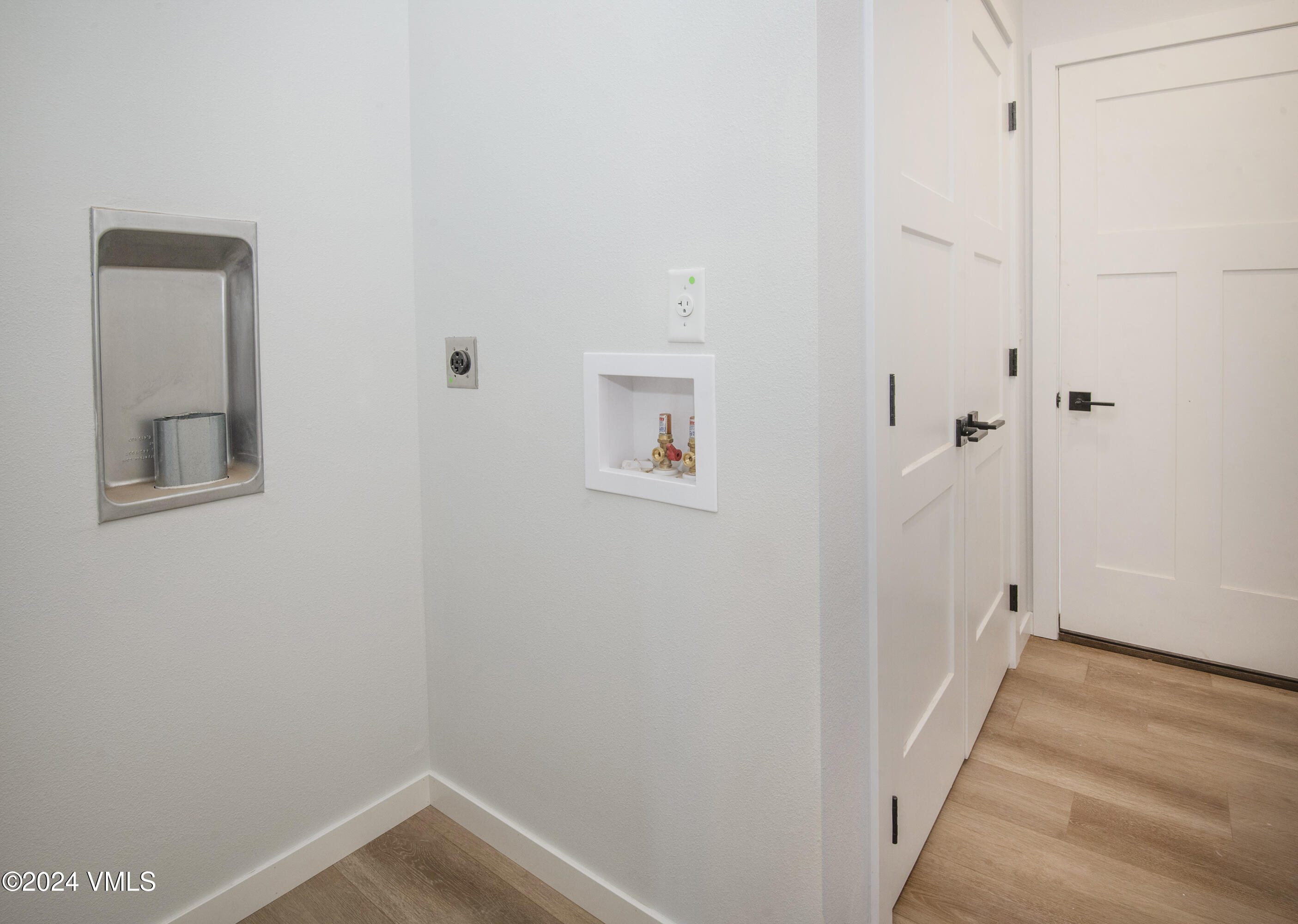590 Blackhawk Road Gypsum, CO 81637 - Photo 36 of 42 a view of a hallway