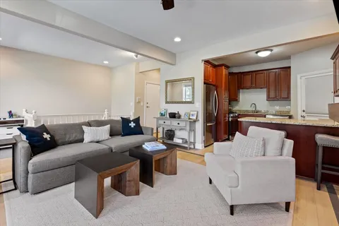 $535,000 | 4434 North Dover Street, Unit 1, Chicago, IL 60640