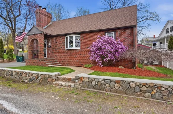 $689,000 | 1 Mountain Street, Woburn, MA 01801
