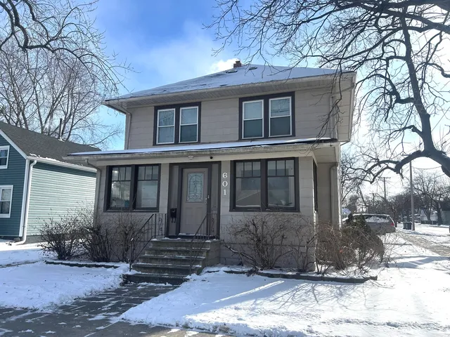 $269,900 | 601 Columbia Avenue, Elgin, IL 60120