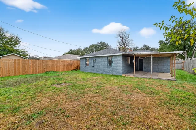 a view of a yard with a house and garden