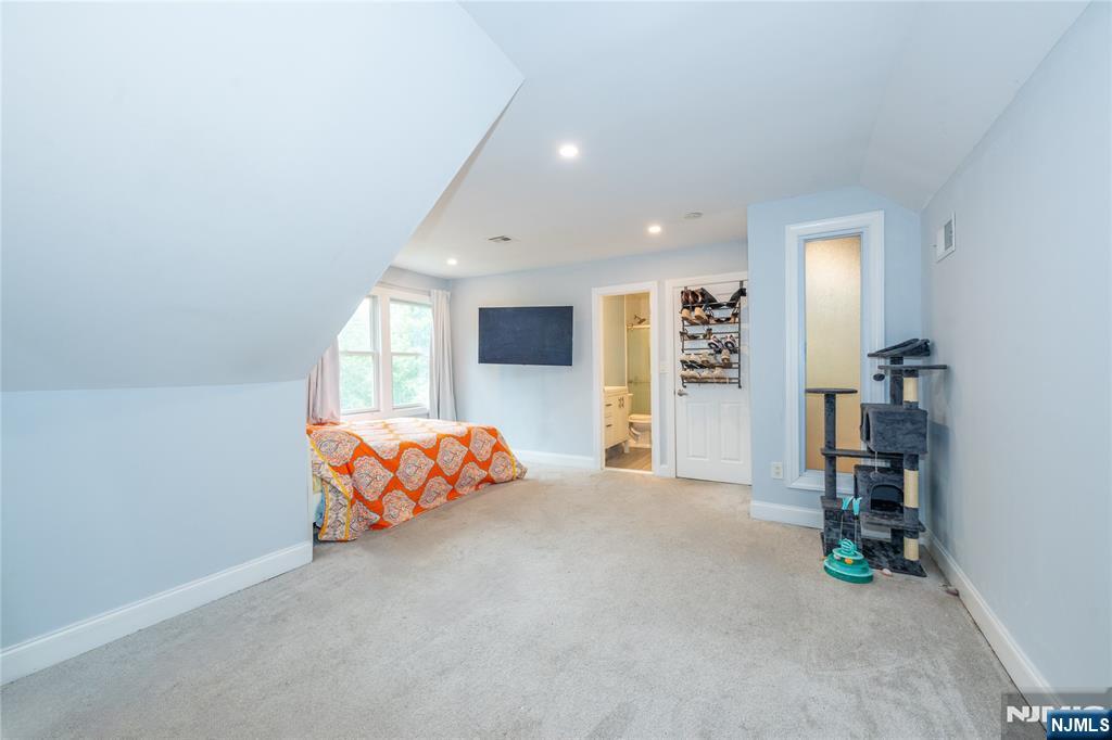 375 Queens Court Ridgewood, NJ 07450 - Photo 28 of 50