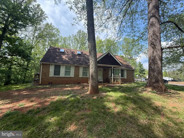 a view of a house with yard and tree s