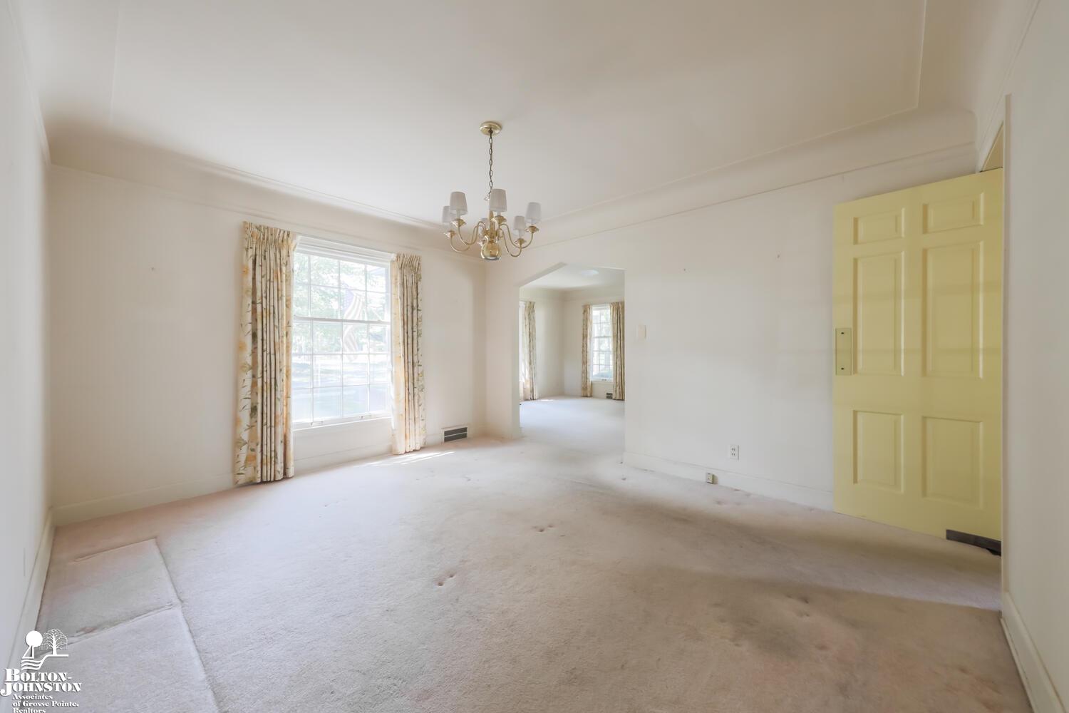 834 Hawthorne Road Grosse Pointe Woods, MI 48236 - Photo 7 of 23