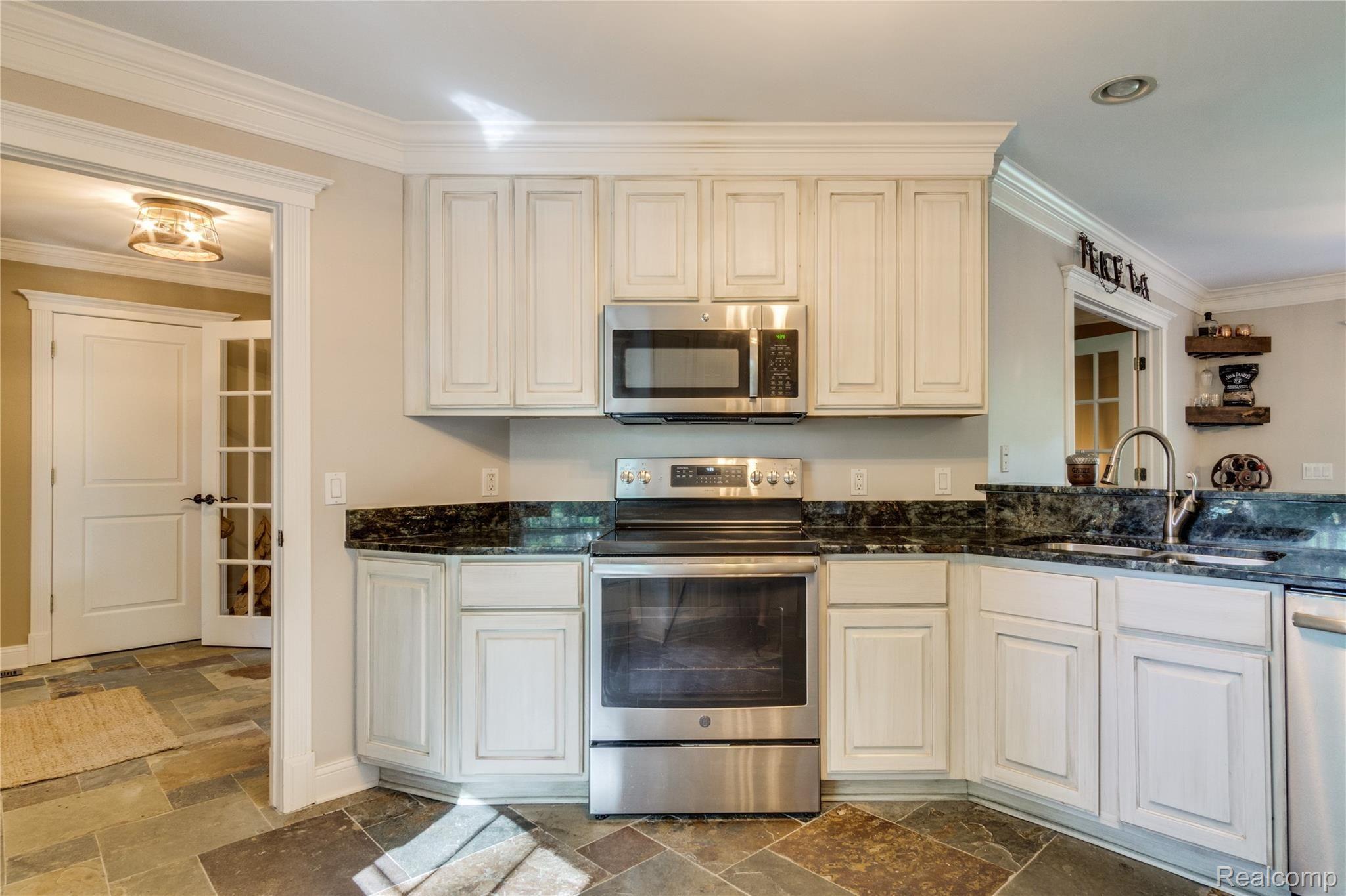 15181 Hawley Road Holly, MI 48442 - Photo 8 of 37 Interiors (5 of 37).jpg