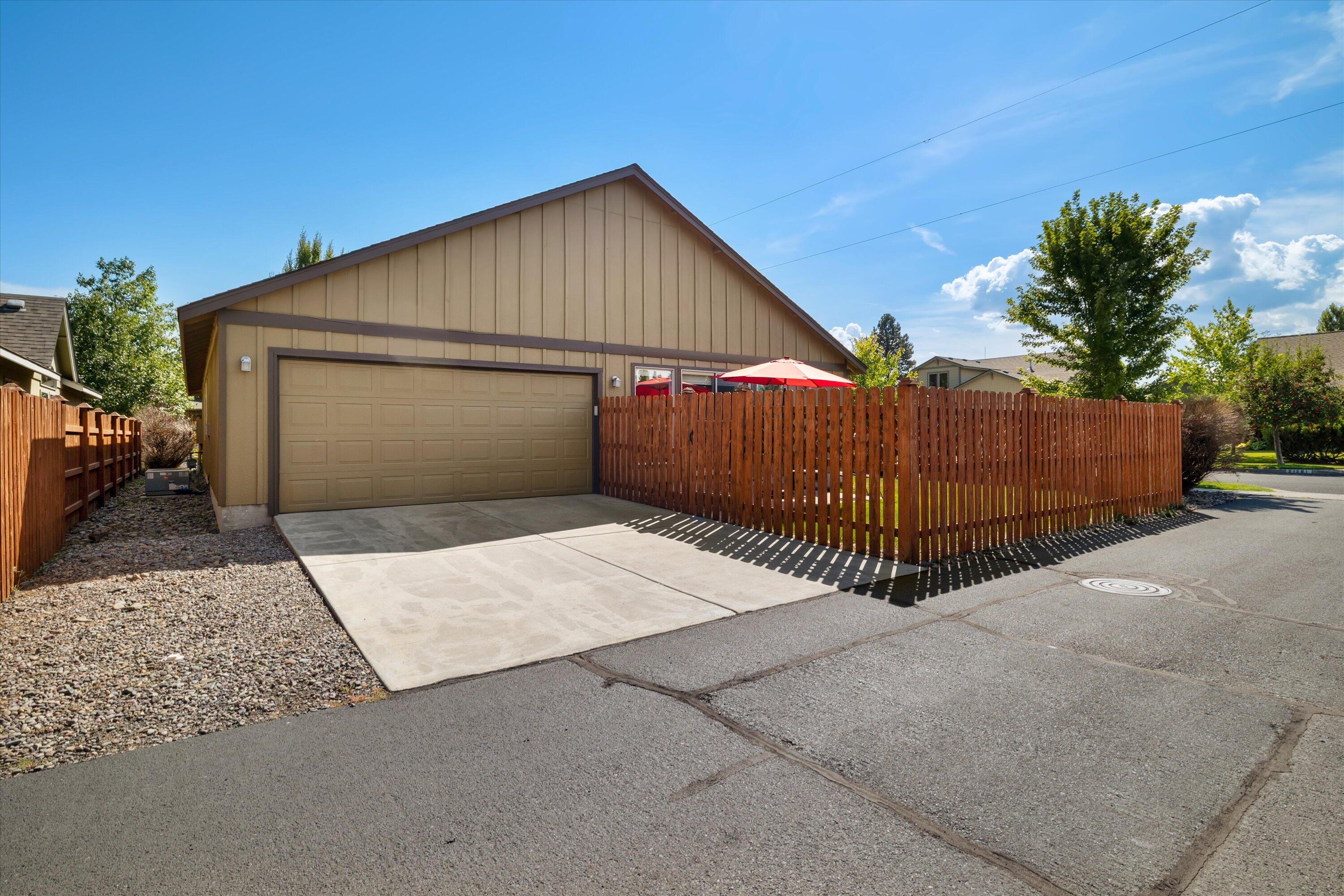 61705 Rigel Way Bend, OR 97702 - Photo 36 of 40 36-20250904 JILL ROSELL-38