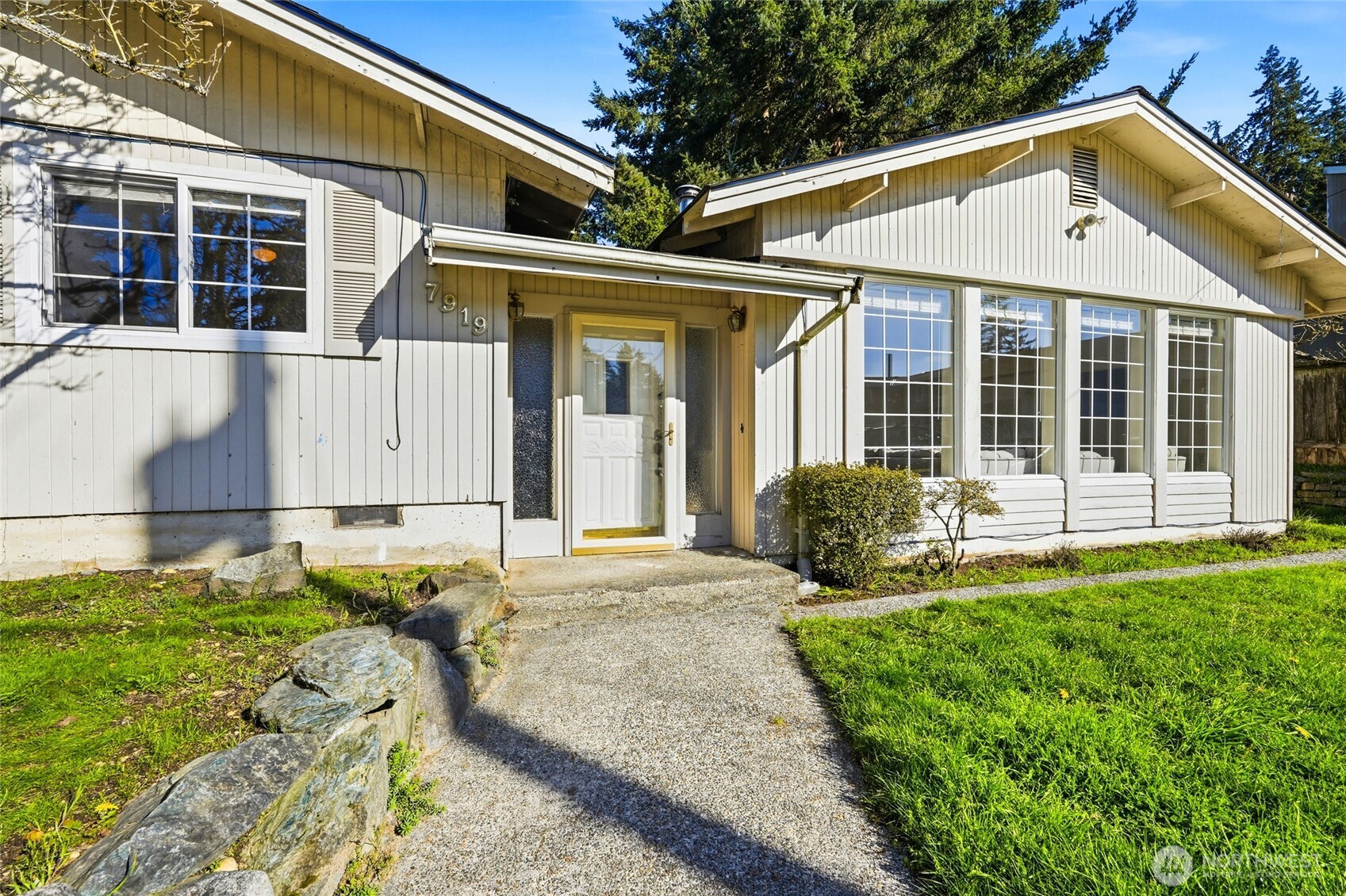 7919 194th Place Southwest Edmonds, WA 98026 - Photo 2 of 38