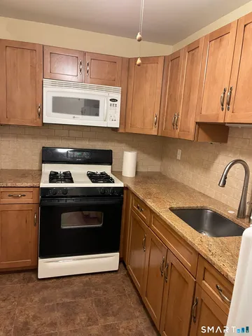 $149,900 | 235 Henry Avenue, Unit 11L, Stratford, CT 06614