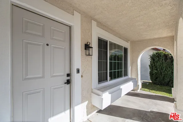a view of entrance door of the house