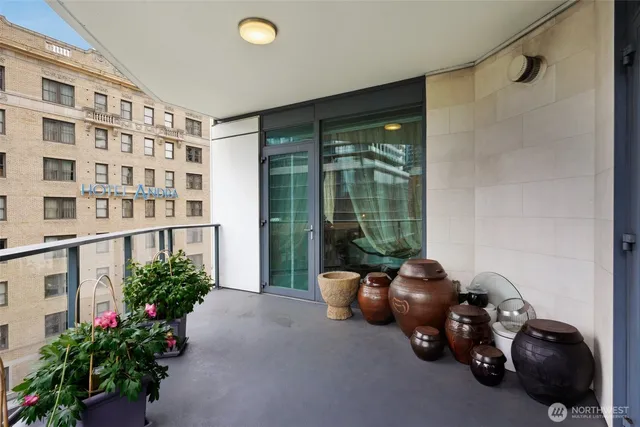 $1,199,900 | 1920 4th Avenue, Unit 502, Seattle, WA 98101