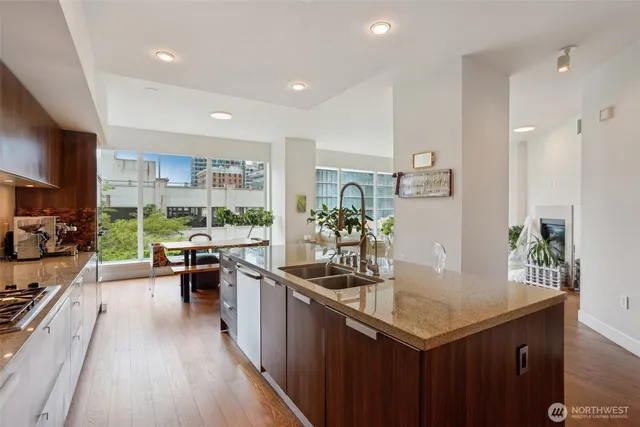 $1,199,900 | 1920 4th Avenue, Unit 502, Seattle, WA 98101