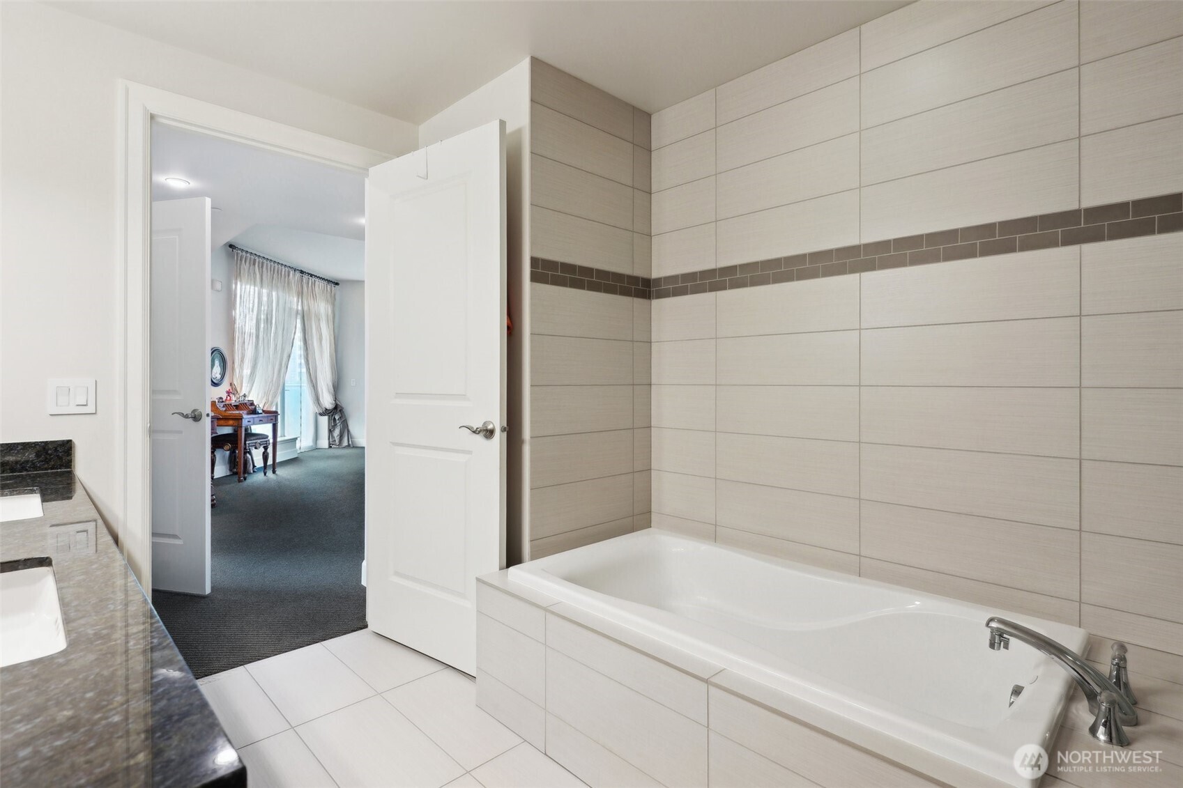 1920 4th Avenue, Unit 502 Seattle, WA 98101 - Photo 10 of 39