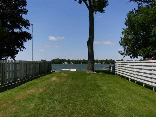 11520 North Elm Grove Road Syracuse, IN 46567 - Photo 3 of 4 Gallery Image 3
