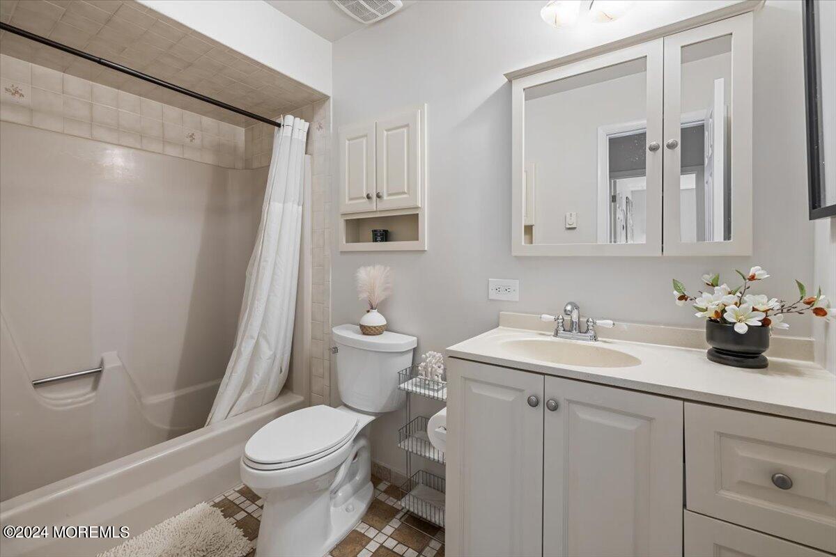 58 Overlook Drive Clinton, NJ 08809 - Photo 18 of 24 a bathroom with a sink a toilet and a mirror