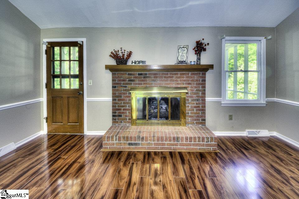 402 Quail Run Circle Fountain Inn, SC 29644 - Photo 4 of 29 Gallery Image 4