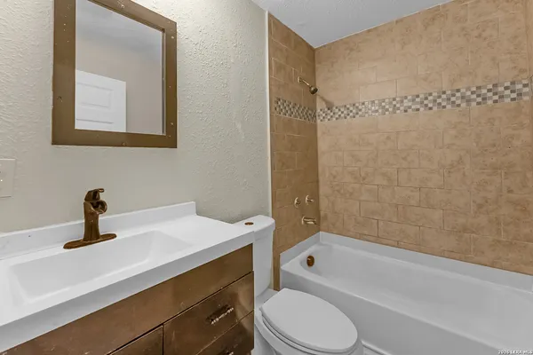 $1,050 | 146 Fairview Avenue, Unit 1, San Antonio, TX 78223