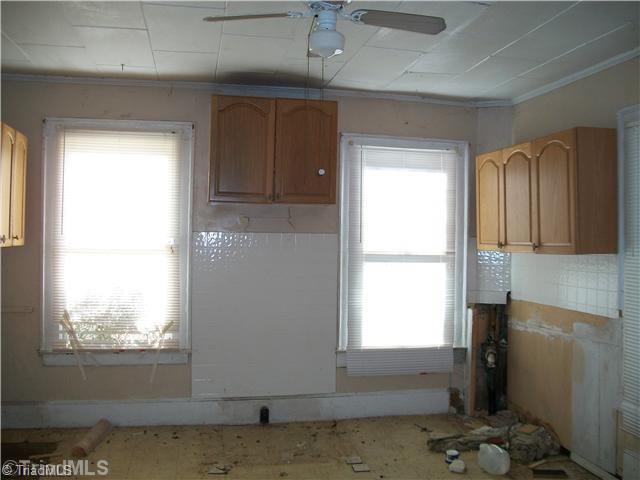 209 Idol Street High Point, NC 27262 - Photo 11 of 14 Kitchen.