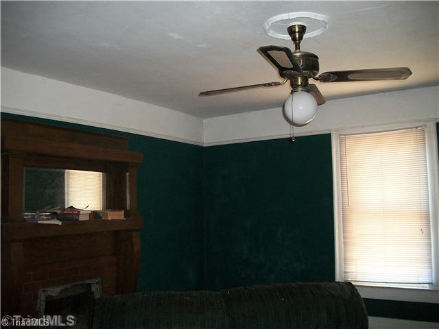 209 Idol Street High Point, NC 27262 - Photo 4 of 14 Living Room.