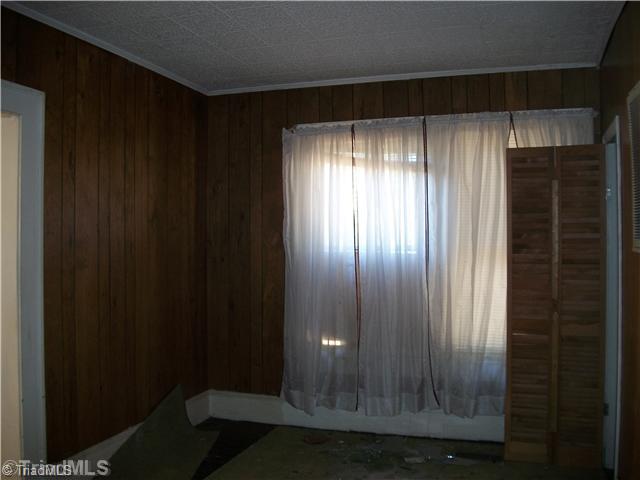 209 Idol Street High Point, NC 27262 - Photo 8 of 14 Den/Family/Great Room.