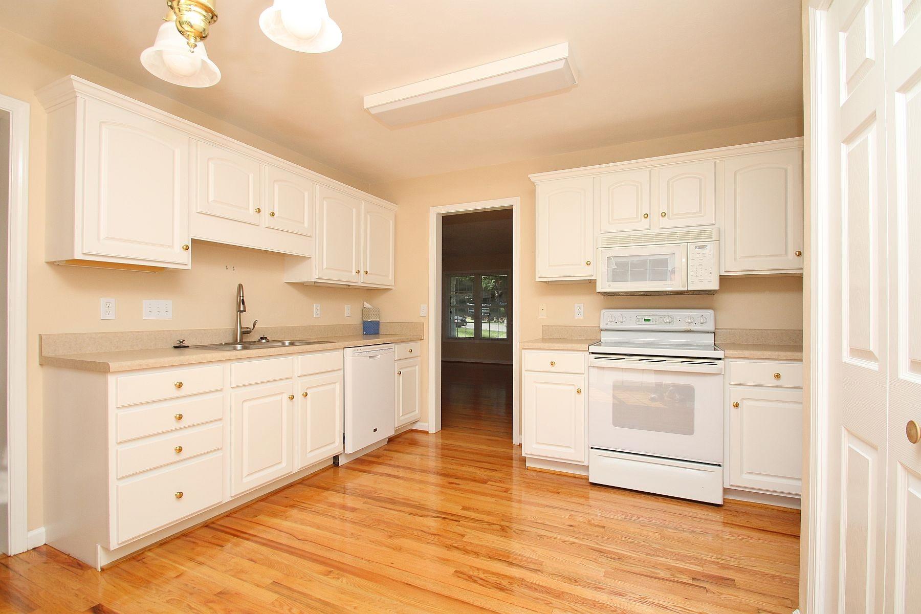 2549 Weaver Road Southwest Roanoke, VA 24015 - Photo 11 of 40 img_2804