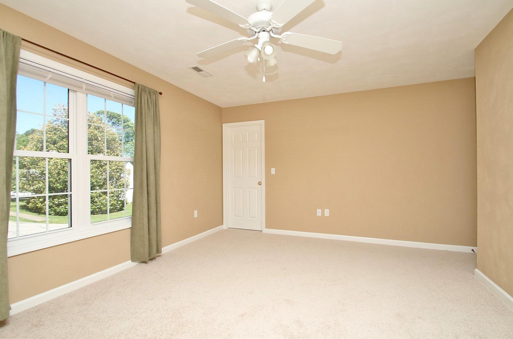 2549 Weaver Road Southwest Roanoke, VA 24015 - Photo 18 of 40 img_2827